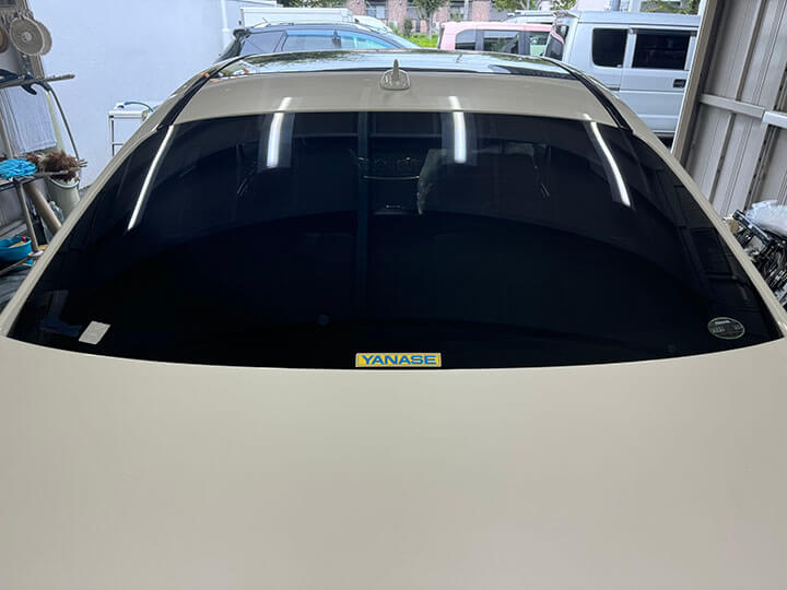 令和5年BMW4シリーズのカーフィルム施工前のリアガラス
